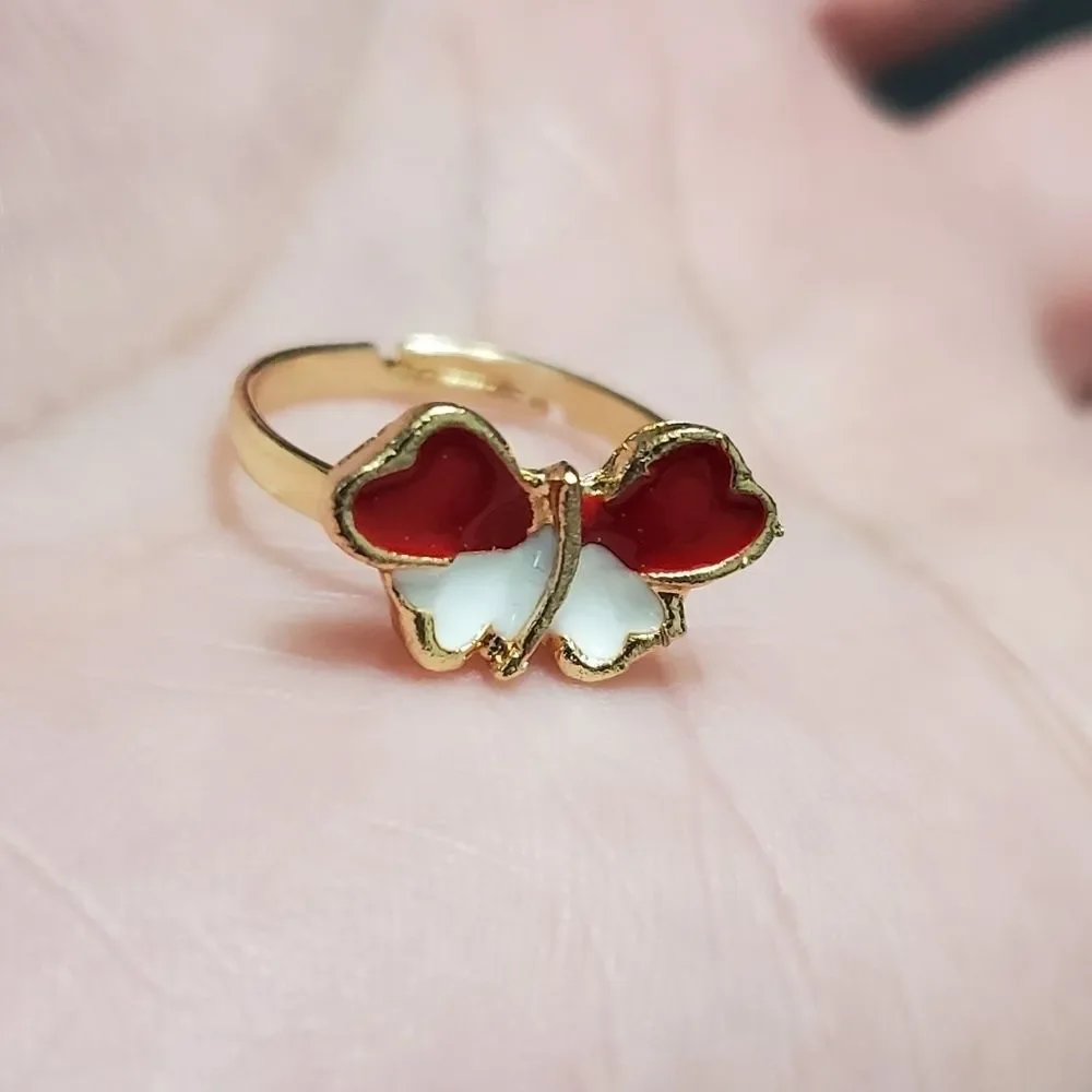 Set of 5 gold tone children's rings